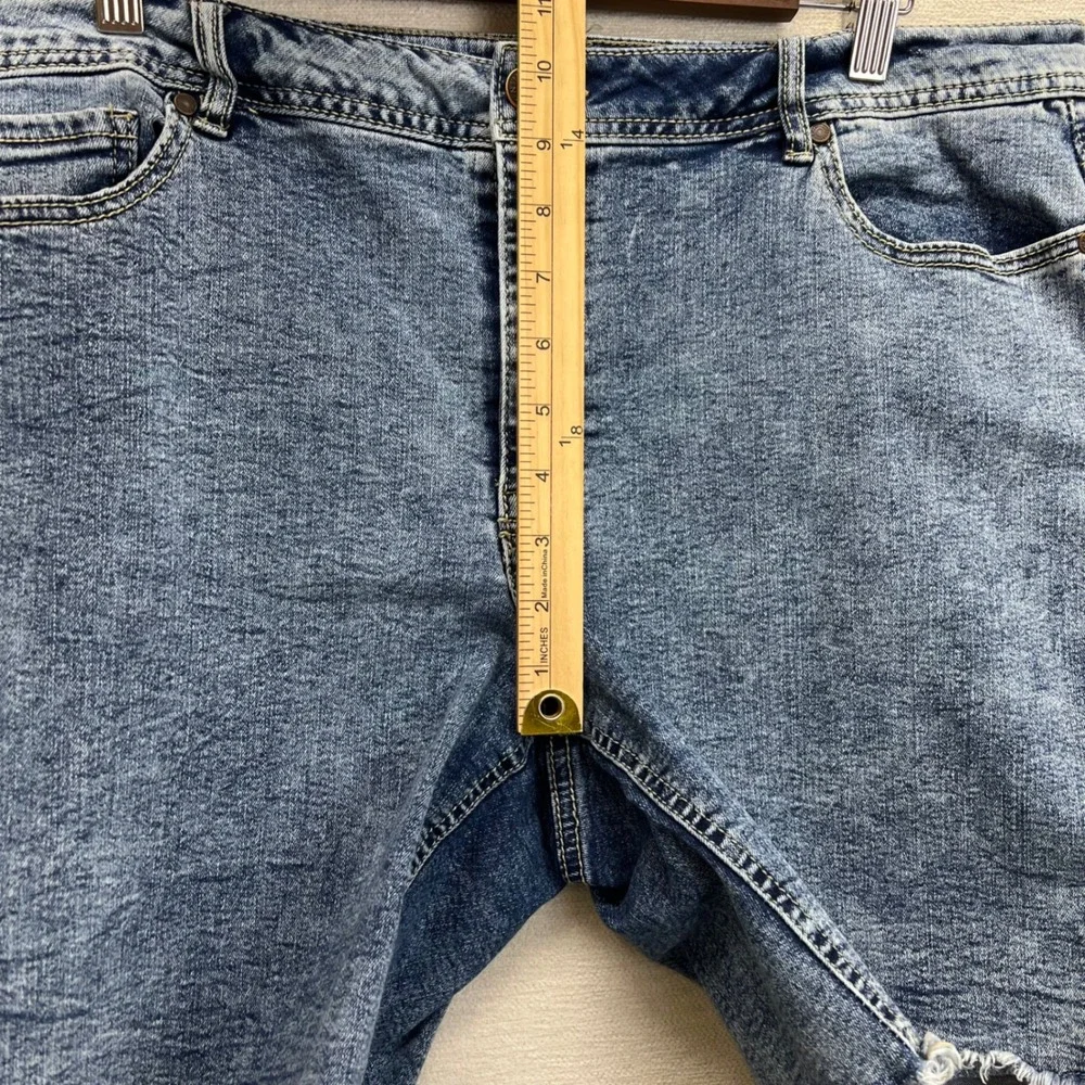 Cato Est 1946 Denim Shorts Cutoff Frayed Raw‎ Hem Blue Wash Casual Curvy Size 14